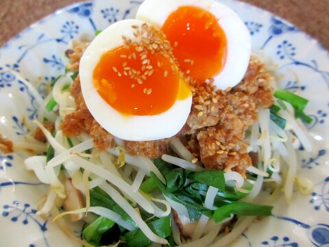 ニラともやしの肉味噌のっけうどん